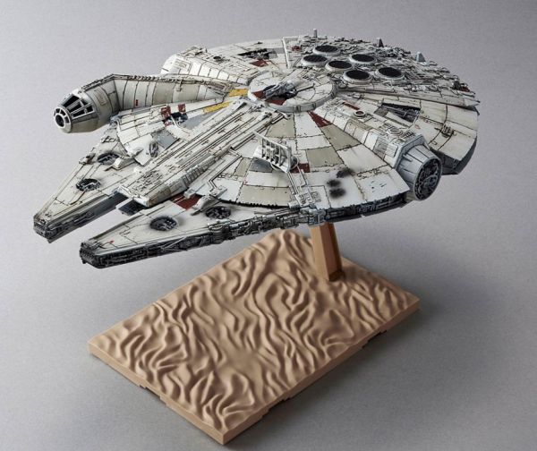 REV01211 - Modello Millenium Falcon STAR WARS da assemblare - 1