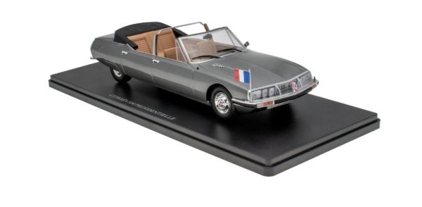 G111V028 - CITROEN SM grigio presidenziale 1972 - 1