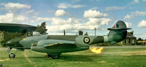 REV03830 - Aereo Gloster Meteor 1a edizione da assemblare e dipingere - 1