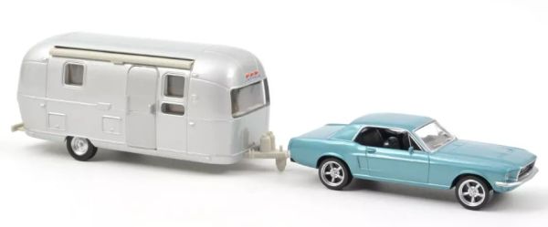 NOREV270582 - 1968 FORD Mustang blu metallizzato con caravan Airstream Jet - 1