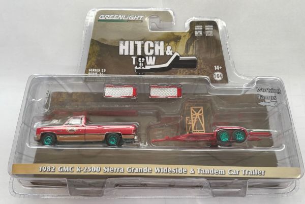 GREEN32250-B_VERT - GMC K-2500 Sierra grande Wideside 1982 rosso con cerchi verdi e rimorchio porta auto della serie HITCH & TOW in blister - 1