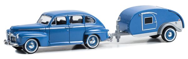 GREEN32300-A - FORD Fordor super deluxe 1942 blu con roulotte della serie HITCH & TOW in blister - 1