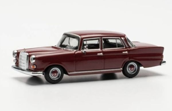 HER420457-002 - MERCEDES 200 fintail rosso vino - 1