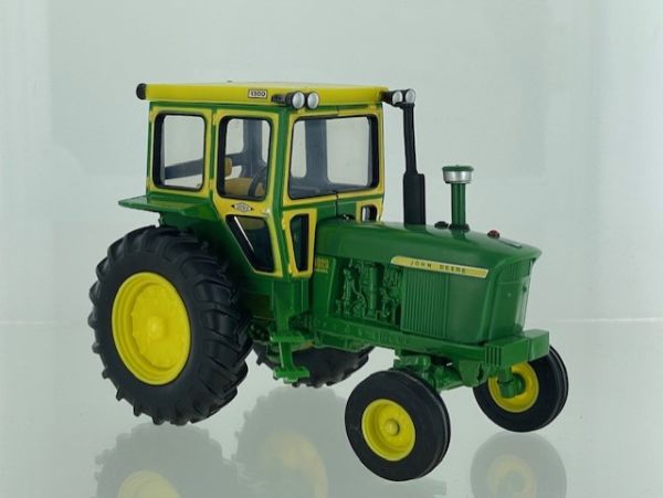 BRI43381 - JOHN DEERE 4020 2wd con cabina Hiniker - Edizione limitata a 2500 pezzi. - 1