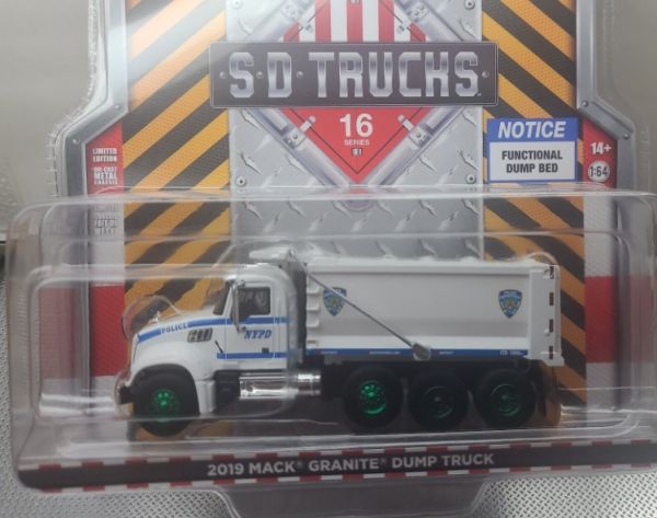 GREEN45160-BVERT - Cerchi MACK granite Tipper 8x4 2019 Police NYPD green della serie S.D TRUCKS in confezione blister. - 1