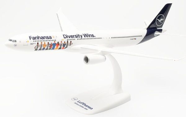 HER613897 - AIRBUS A330-300 Lufthansa Fanhansa - Vince la diversità - 1