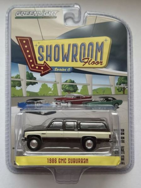 GREEN68060-E - GMC Suburban 1986 marrone e beige della serie SHOWROOM FLOOR in blister - 1