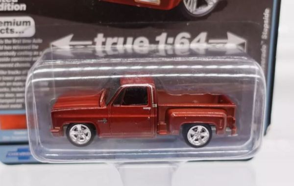 AW64392B-D - CHEVY Silverado Stepside 1983 Marrone – in blister - 1