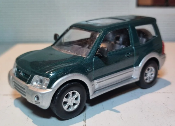 MAGRANMITPAJ - MITSUBISHI Pajero verde e grigio - 1