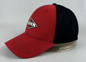 CAS9400007 - Cappello KUHN rosso e nero