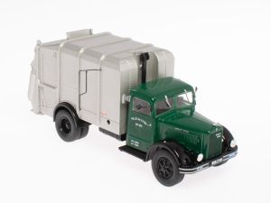 G111A078 - Autocarro per rifiuti BERLIET GDR 7W 4x2 per la città di Lione