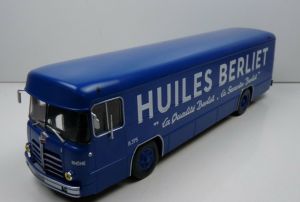 G111A008 - BERLIET PLK8 1955 Autobus Huiles Berliet