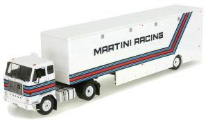 IXOTTR018 - Rimorchio furgone VOLVO F88 4x2 e Martini Racing