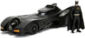 JAD98260 - BATMOBILE 1989 con personaggio di Batman incluso