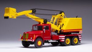 IXOTRU042.22 - TATRA 111 D030 Un camion 6x4 diritto con pala 1958 rosso e giallo