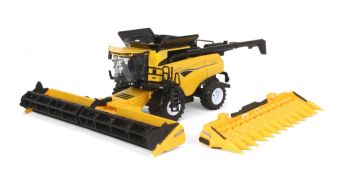 ERT13992 - Mietitrebbia NEW HOLLAND CR8.90 con sistema di taglio di mais e cereali