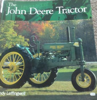 ERT1377 - Prenota su vecchi trattori JOHN DEERE in inglese