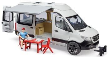 BRU2672 - Camper MERCEDES Sprinter con figura e accessori