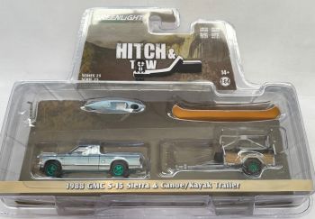 GREEN32250-C_VERT - GMC S-15 Sierra 1988 blu con cerchi verdi e rimorchio HITCH & TOW per canoe e kayak in blister