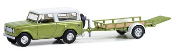 GREEN32300-B - HARVESTER Scout con rimorchio 1970 della serie HITCH & TOW in blister