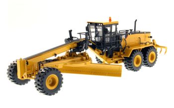 DCM85264 - Motolivellatrice CATERPILLAR 24M con operatore